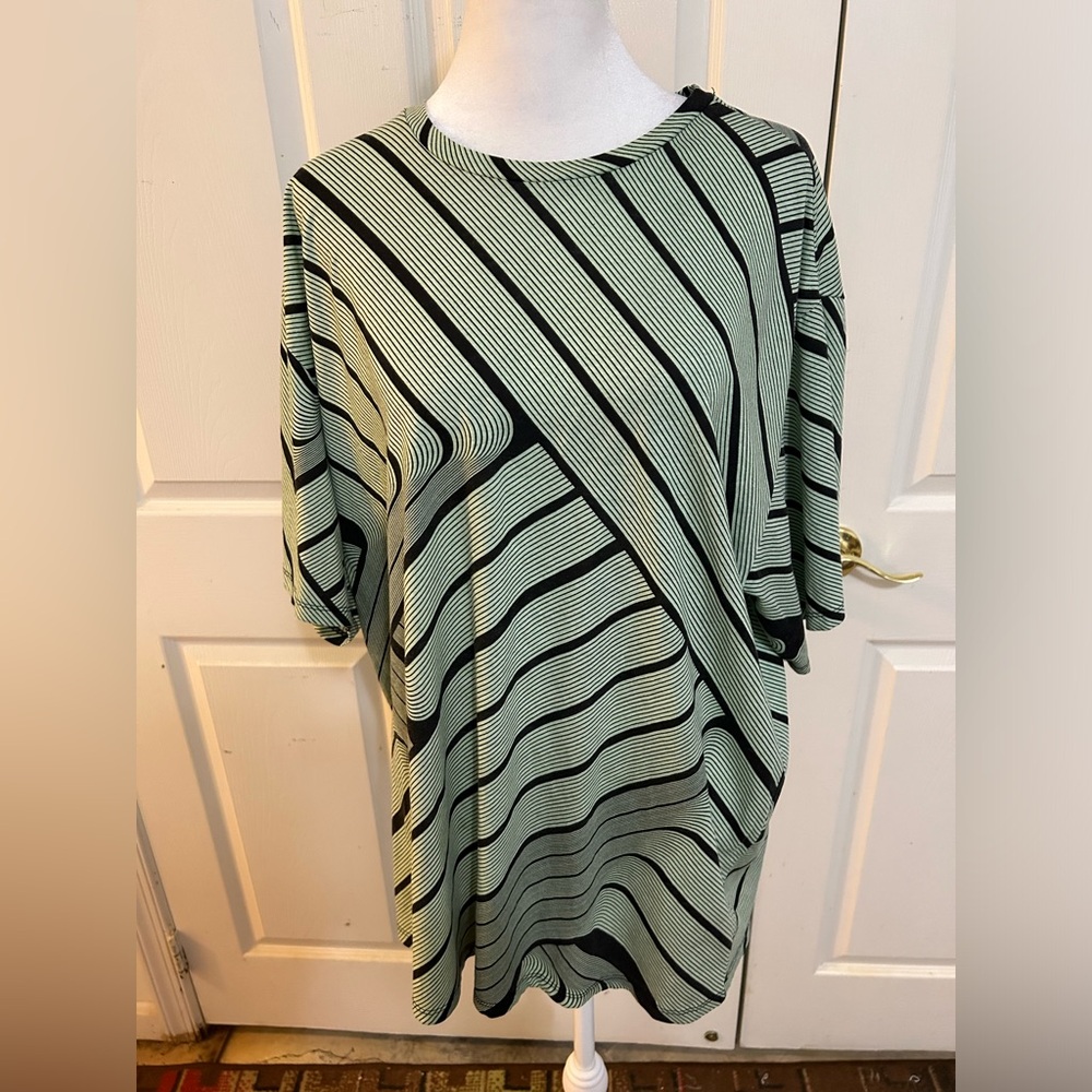 4th Dimension mint green and black tee, XL